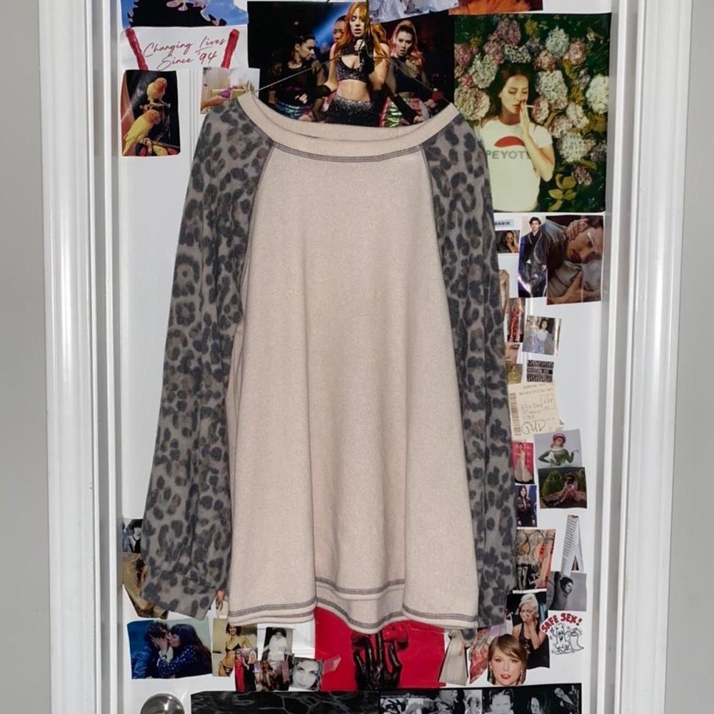 never worn- super soft loose fit cheetah print sleeves baseball tee